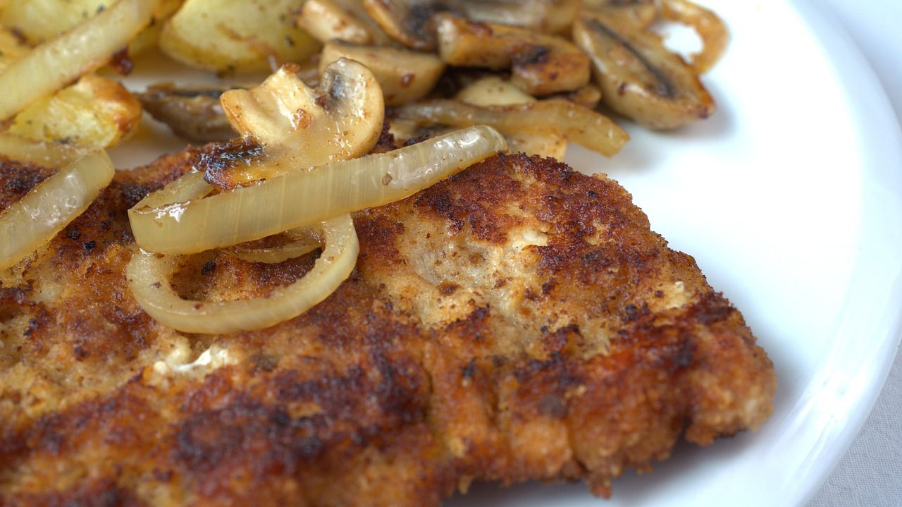 Zwiebel-Sahne-Schnitzel aus dem Backofen