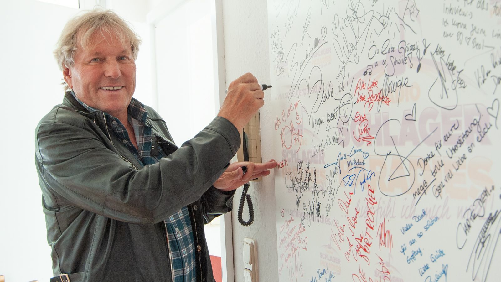 Bernhard Brink ist auf Autogrammstundentour