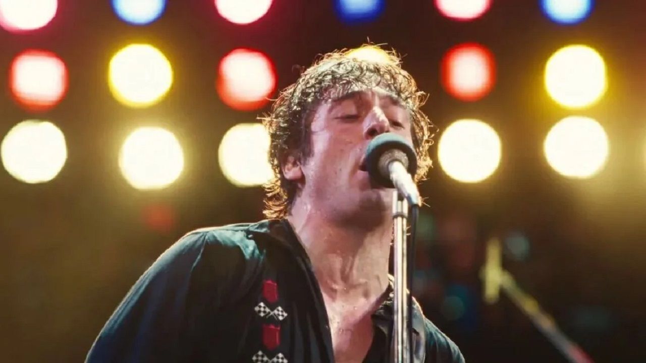 Jeremy Allen White als Bruce Springsteen