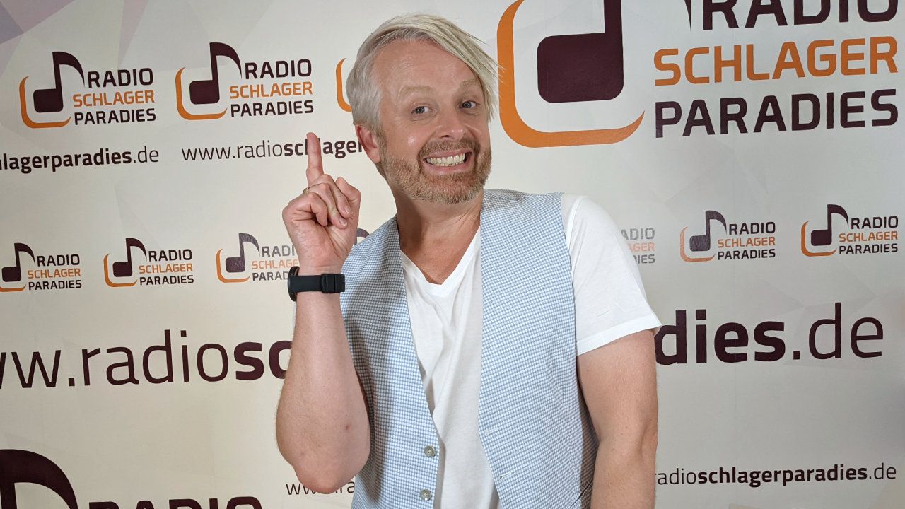 Ross Antony hüpft und singt zu viel - sagt der Hundeprofi