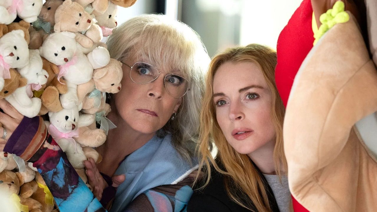 Filmszene aus Freakier Friday mit Jamie Lee Curtis und Lindsay Lohan