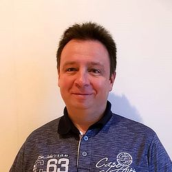 Moderator Aron Polter