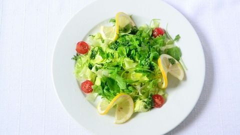 Blattsalat mit Honig-Balsamico-Dressing