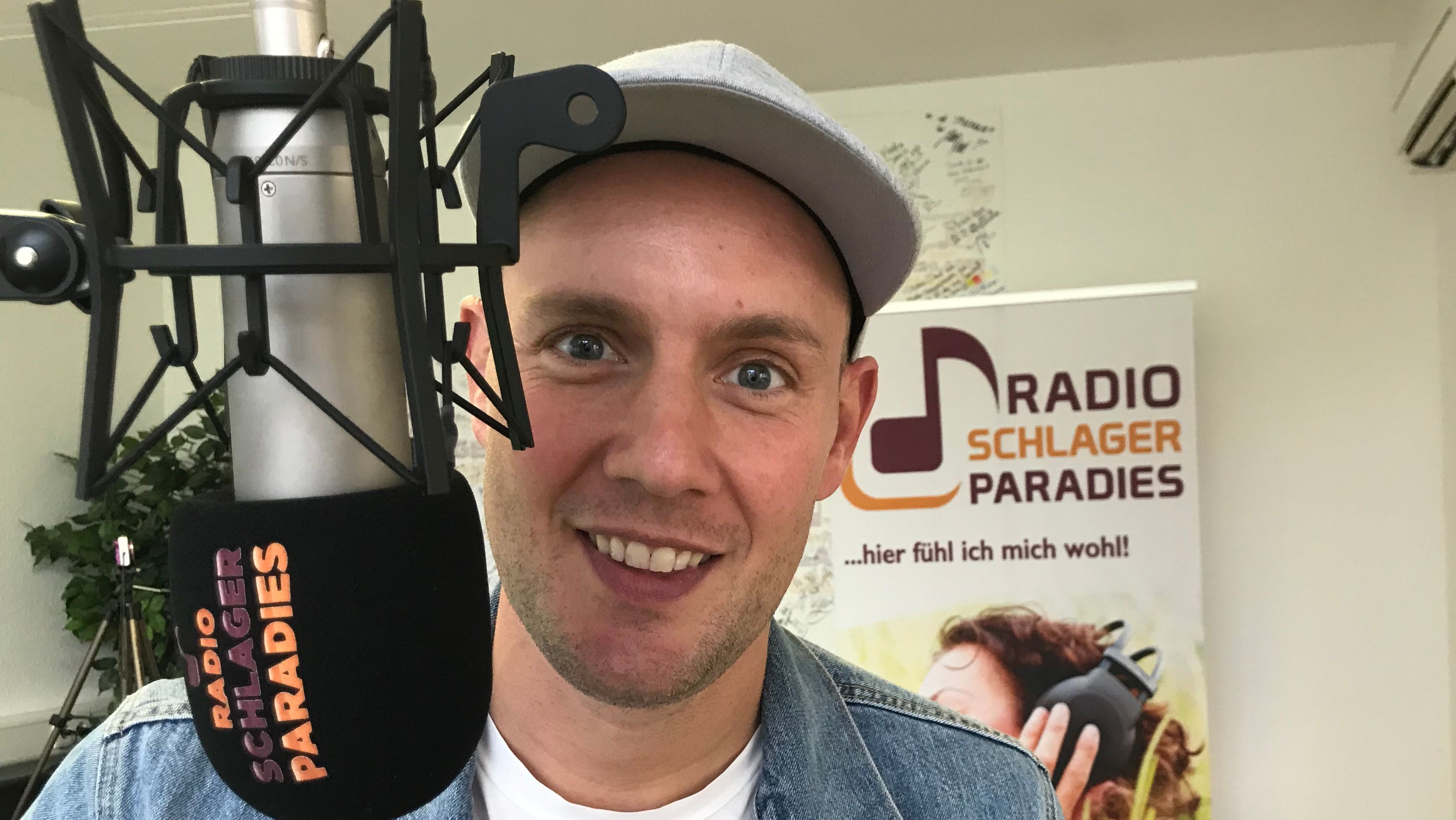 Oli.P rockt als Äffchen die Bühne